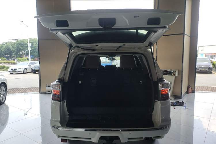 Used Toyota 4Runner 2020 4.0L LTD Canadian Edition Trunk
