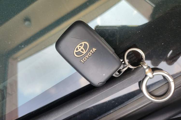 Used Toyota 4Runner 2020 4.0L LTD Canadian Edition Vehicle Key