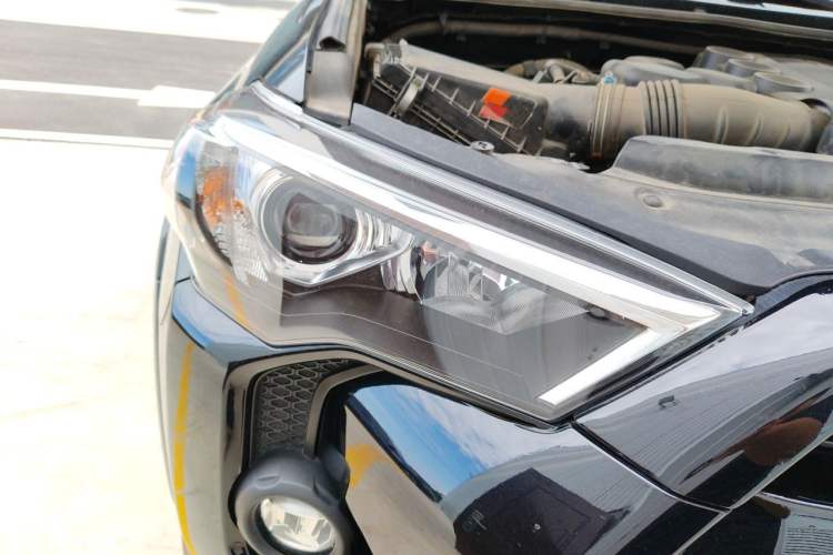 Used Toyota 4Runner  Right Front Headlight