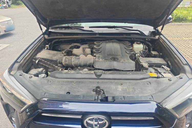 Used Toyota 4Runner  Engine Bay