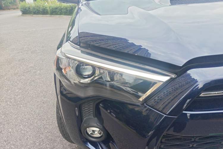 Used Toyota 4Runner  Right Front Headlight