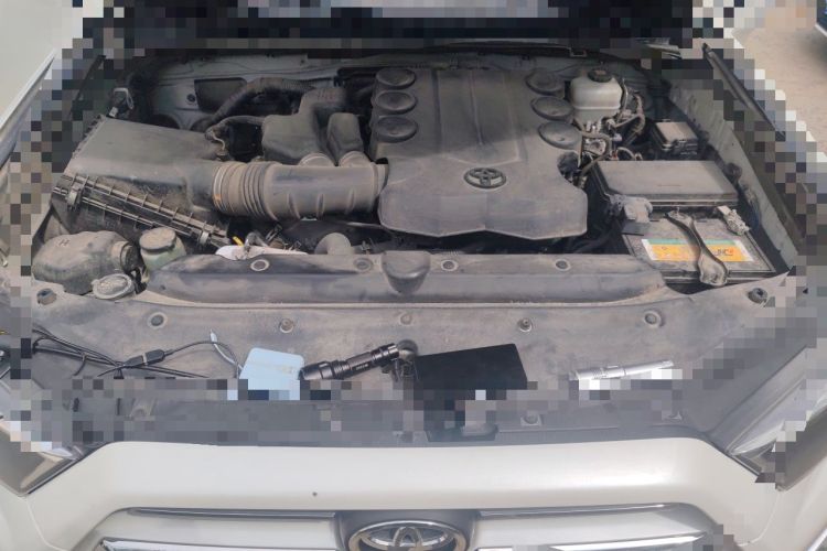 Used Toyota 4Runner  Engine Bay