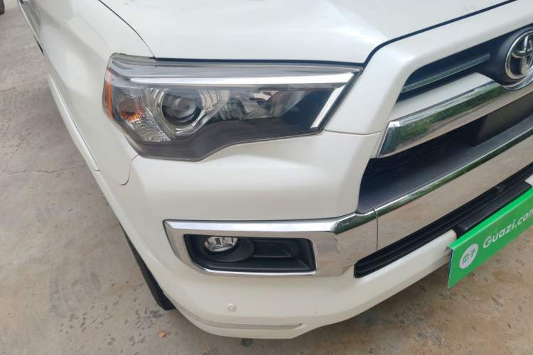 Used Toyota 4Runner  Right Front Headlight