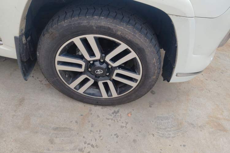 Used Toyota 4Runner  Right Front Wheel Hub