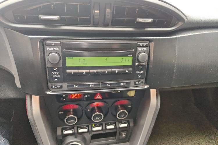 Used Toyota 86 2013 2.0L Manual Luxury Version Audio And AC Panel