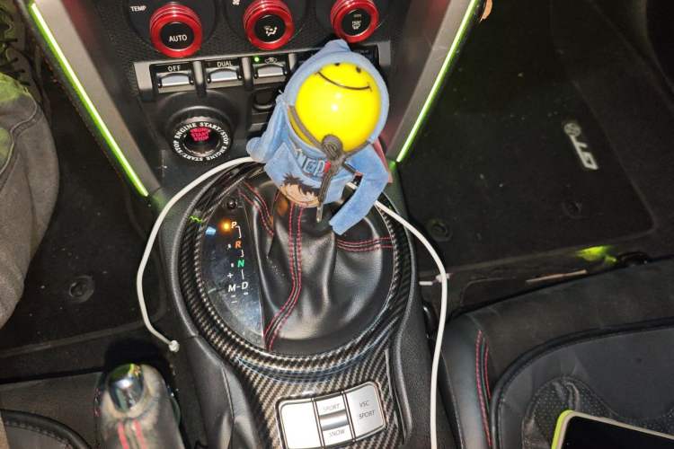 Used Toyota 86 2013 2.0L Automatic Luxury Version Gear Lever