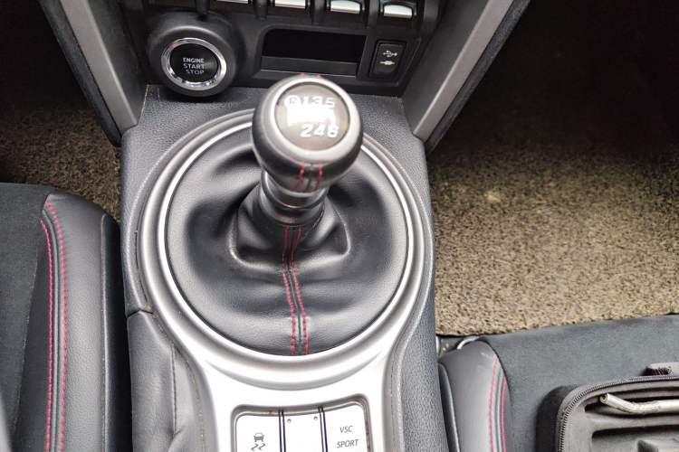 Used Toyota 86 2013 2.0L Manual Luxury Version Gear Lever