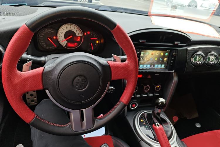 Used Toyota 86 2013 2.0L Automatic Luxury Version Interior 2