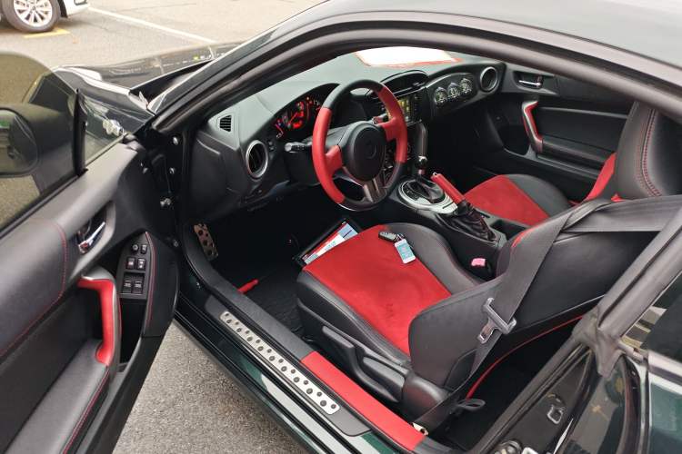Used Toyota 86 2013 2.0L Automatic Luxury Version Interior 3