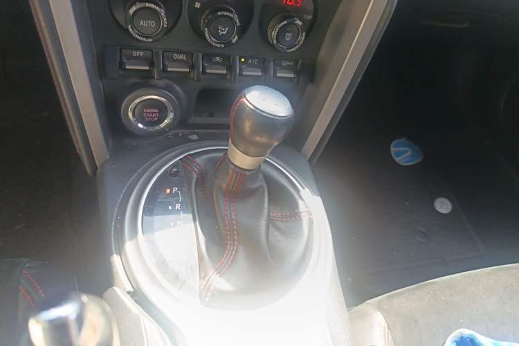 Used Toyota 86 2013 2.0L Automatic Luxury Version Gear Lever