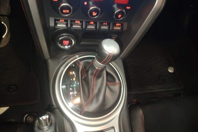 Used Toyota 86 2013 2.0L Automatic Luxury Version Gear Lever