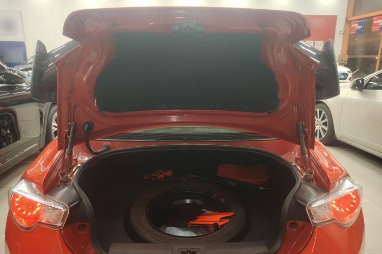 Used Toyota 86 2013 2.0L Automatic Luxury Version Trunk