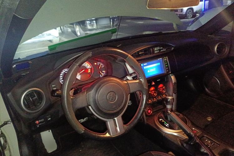 Used Toyota 86 2013 2.0L Automatic Luxury Version Center Console
