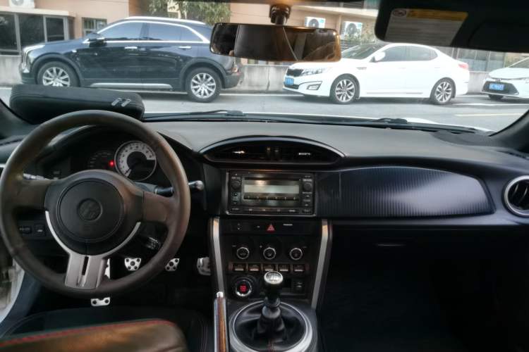 Used Toyota 86 2013 2.0L Manual Luxury Version Center Console