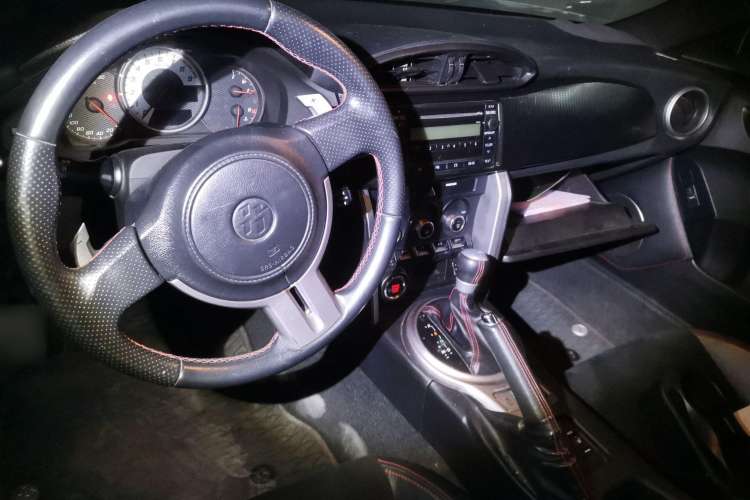 Used Toyota 86 2013 2.0L Automatic Luxury Version Center Console
