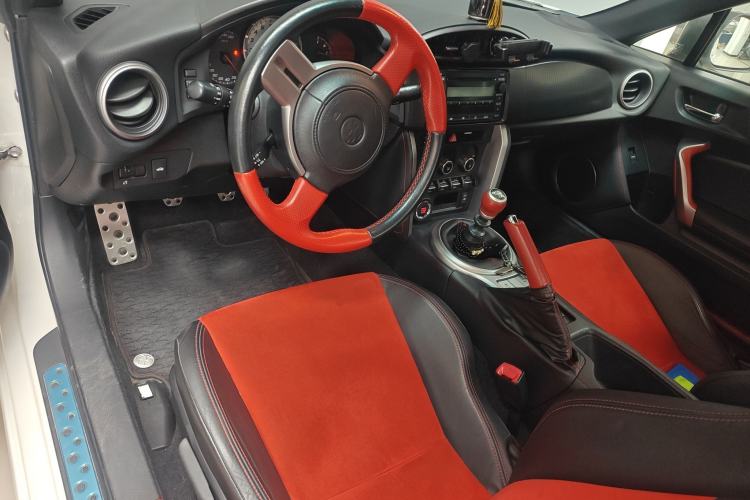 Used Toyota 86 2013 2.0L Manual Luxury Version Center Console