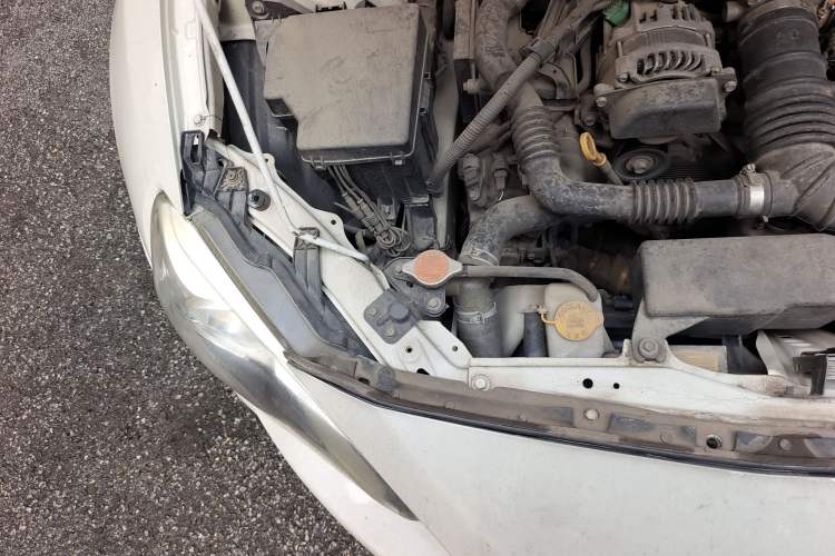 Used Toyota 86 2013 2.0L Automatic Luxury Version Engine Bay Right