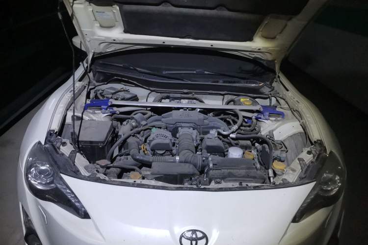 Used Toyota 86 2013 2.0L Automatic Luxury Version Engine Bay