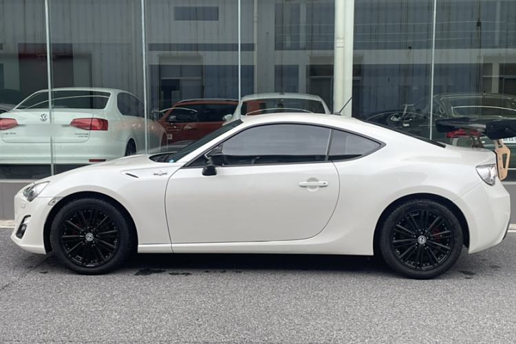 Used Toyota 86 2013 2.0L Automatic Luxury Version Exterior 4
