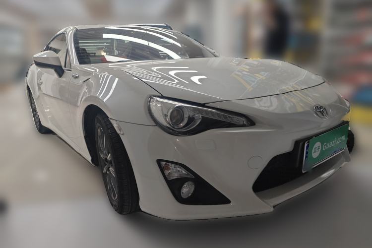 Used Toyota 86 2013 2.0L Manual Luxury Version Front Right 45 Deg