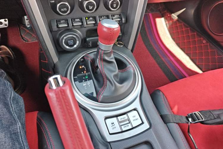 Used Toyota 86 2013 2.0L Automatic Luxury Version Gear Lever