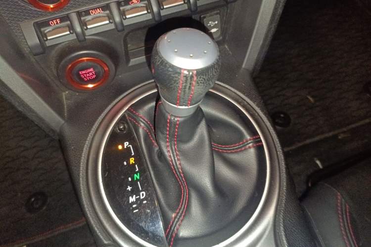 Used Toyota 86 2013 2.0L Automatic Luxury Version Gear Lever