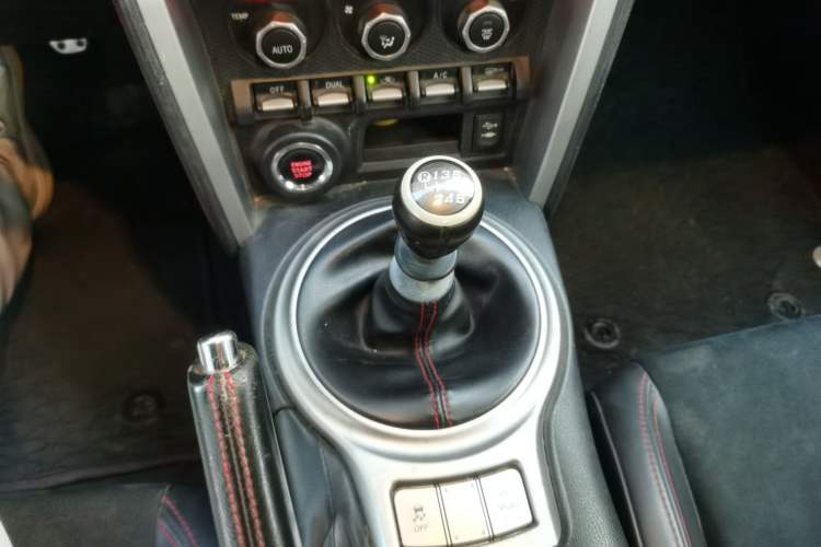 Used Toyota 86 2013 2.0L Manual Luxury Version Gear Lever