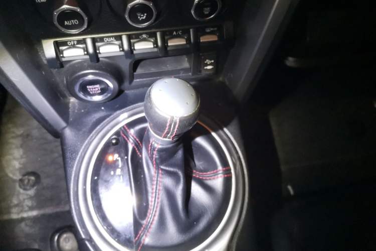 Used Toyota 86 2013 2.0L Automatic Luxury Version Gear Lever