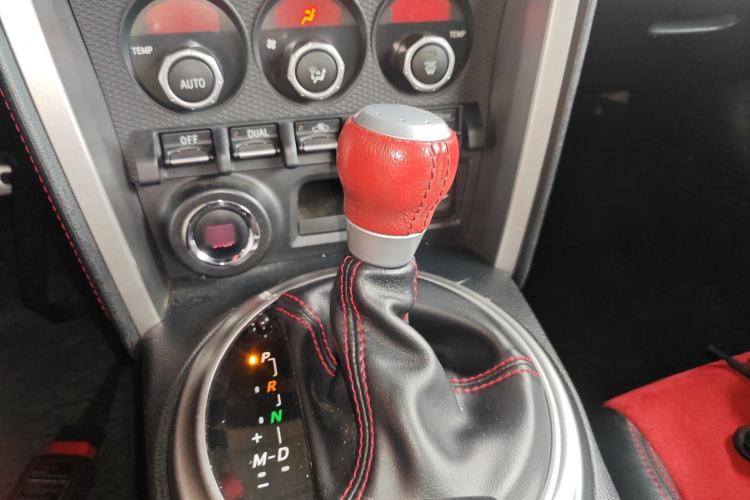 Used Toyota 86 2013 2.0L Automatic Luxury Version Gear Lever