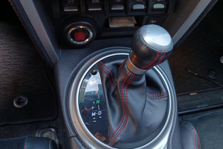 Used Toyota 86 2013 2.0L Automatic Luxury Version Gear Lever