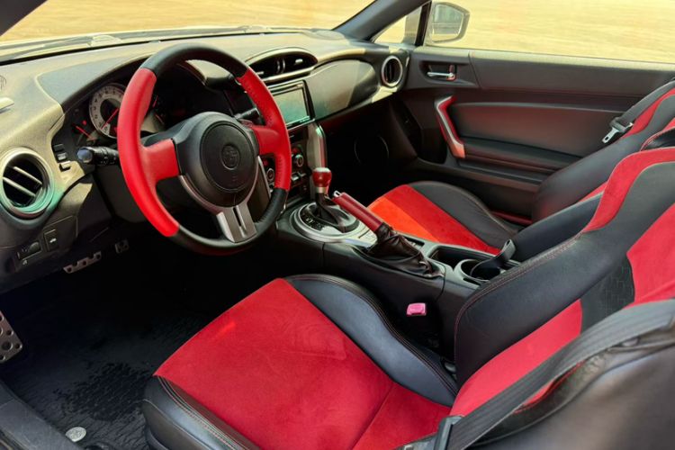 Used Toyota 86 2013 2.0L Automatic Luxury Version Interior 2