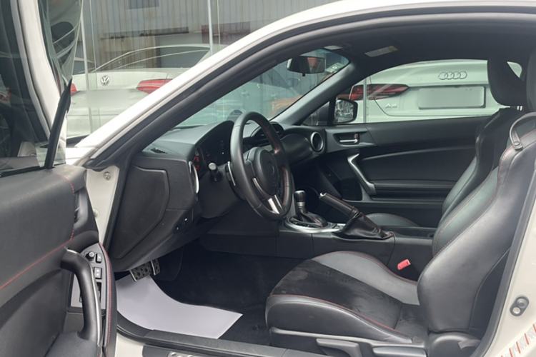 Used Toyota 86 2013 2.0L Automatic Luxury Version Interior 3