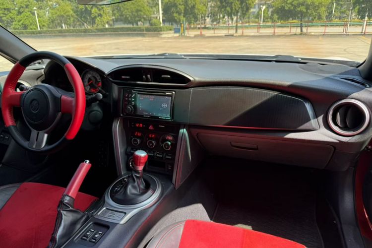 Used Toyota 86 2013 2.0L Automatic Luxury Version Interior 3