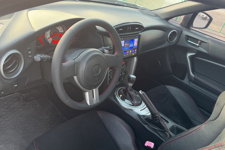 Used Toyota 86 2013 2.0L Automatic Luxury Version Interior 3