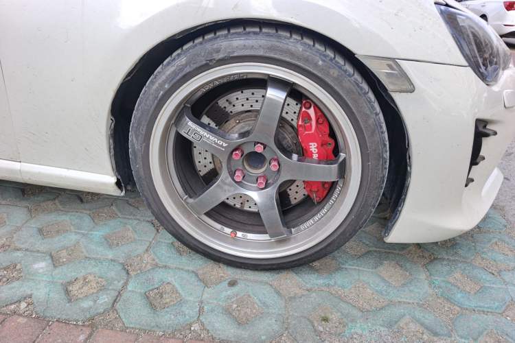Used Toyota 86 2013 2.0L Automatic Luxury Version Right Front Wheel Hub