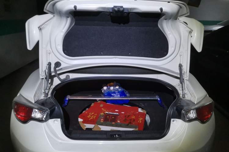 Used Toyota 86 2013 2.0L Automatic Luxury Version Trunk
