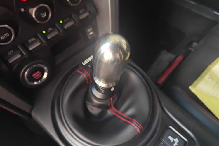 Used Toyota 86 2014 2.0L Manual Luxury Version Gear Lever