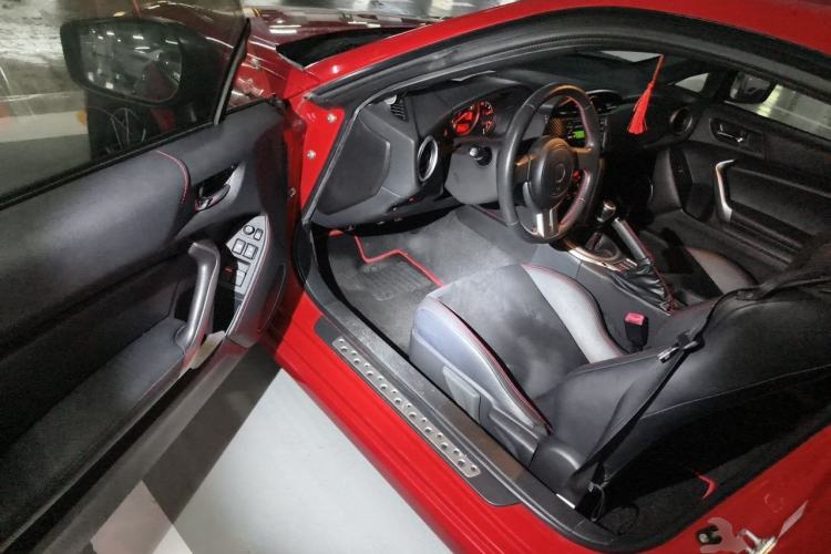 Used Toyota 86 2014 2.0L Manual Luxury Version Interior 3