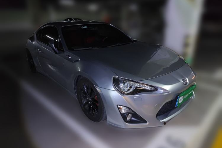 Used Toyota 86 2014 2.0L Manual Luxury Version Front Right 45 Deg
