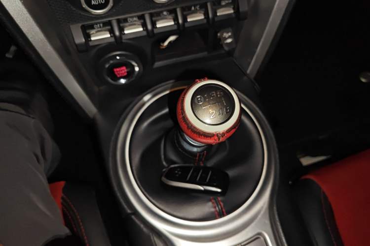 Used Toyota 86 2014 2.0L Manual Luxury Version Gear Lever
