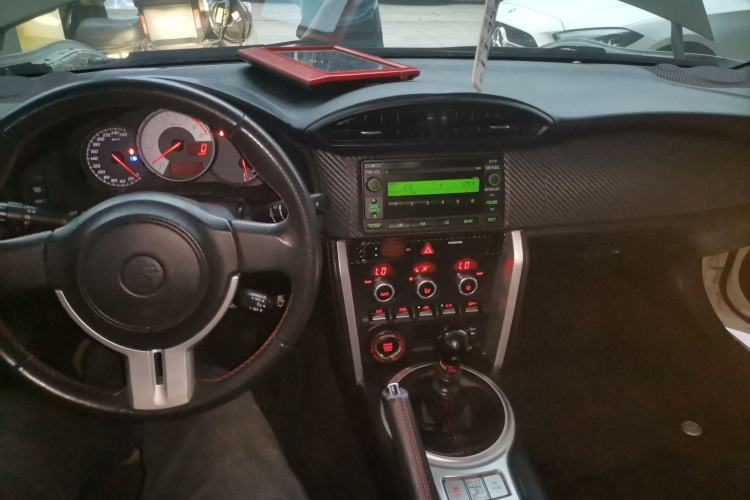 Used Toyota 86 2014 2.0L Manual Luxury Version Center Console
