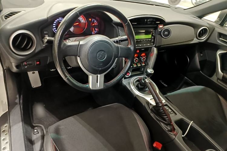 Used Toyota 86 2014 2.0L Manual Luxury Version Center Console