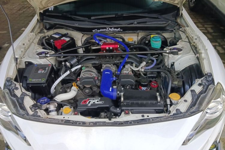 Used Toyota 86 2014 2.0L Manual Luxury Version Engine Bay