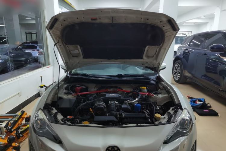 Used Toyota 86 2014 2.0L Automatic Luxury Version Engine Bay