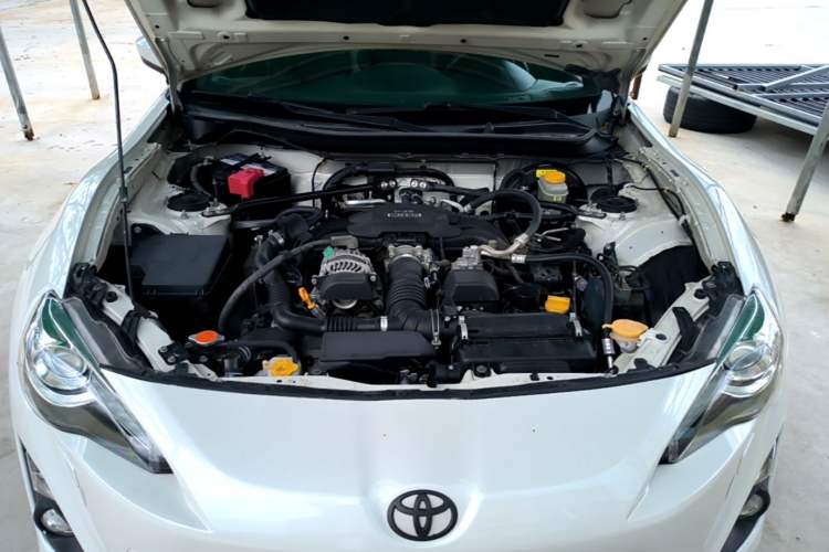 Used Toyota 86 2014 2.0L Automatic Luxury Version Engine Bay