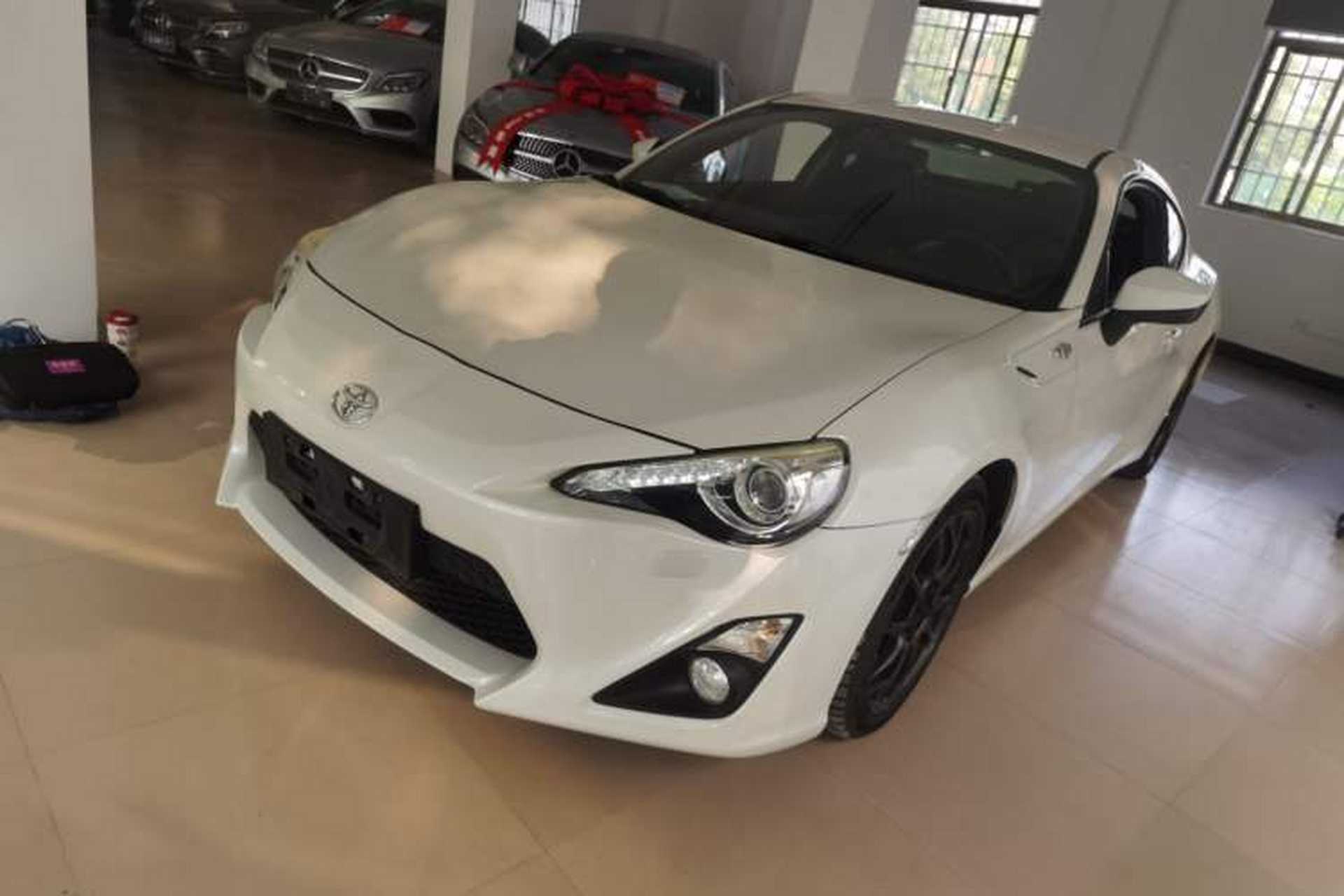 Used Toyota 86 2014 2.0L Manual Luxury Version Front Left 45 Deg