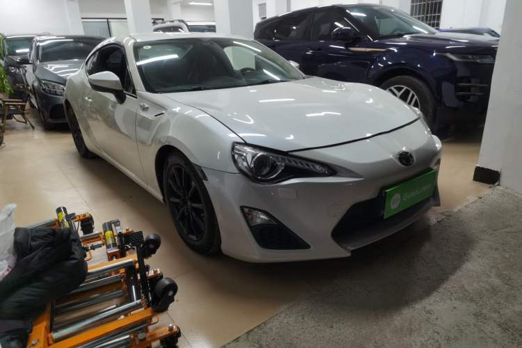 Used Toyota 86 2014 2.0L Automatic Luxury Version Front Right 45 Deg