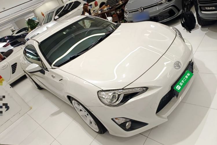 Used Toyota 86 2014 2.0L Manual Luxury Version Front Right 45 Deg