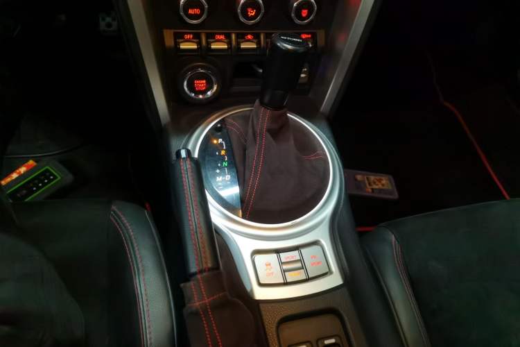 Used Toyota 86 2014 2.0L Automatic Luxury Version Gear Lever