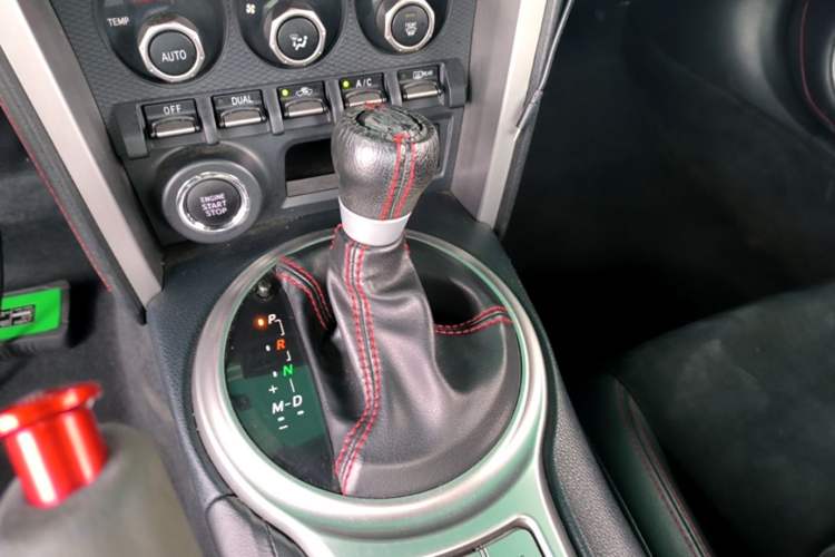 Used Toyota 86 2014 2.0L Automatic Luxury Version Gear Lever